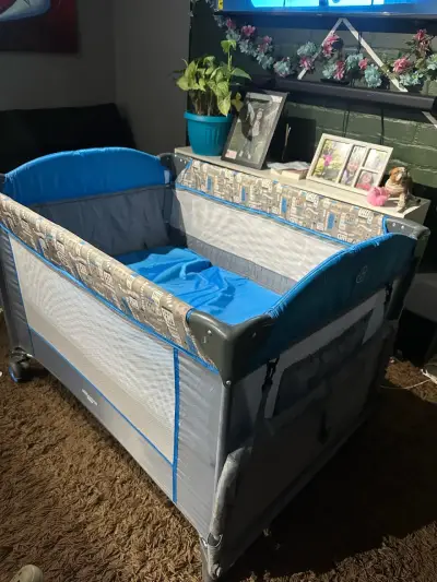 Cuna corral plegable azul con toldo - miniatura 4