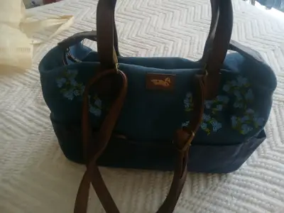 Bolso de tela azul con bordado floral - miniatura 1