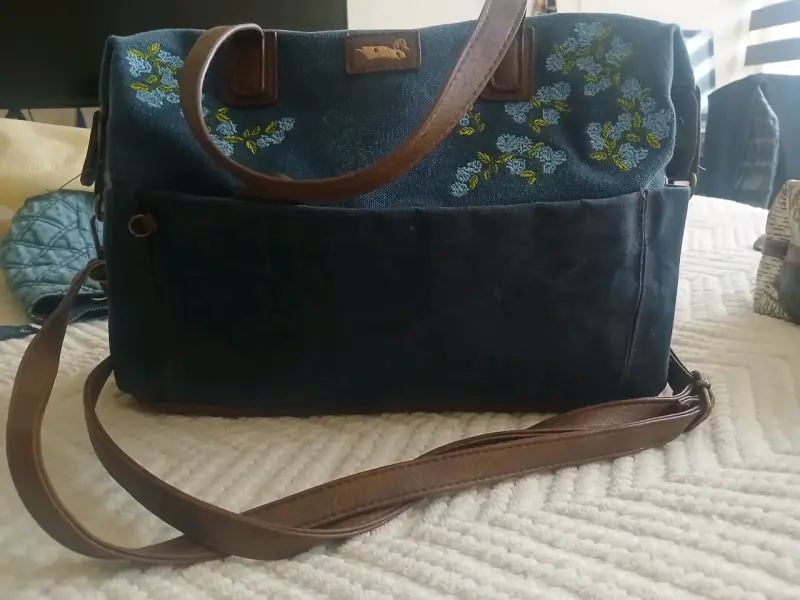 Bolso de tela azul con bordado floral - 5