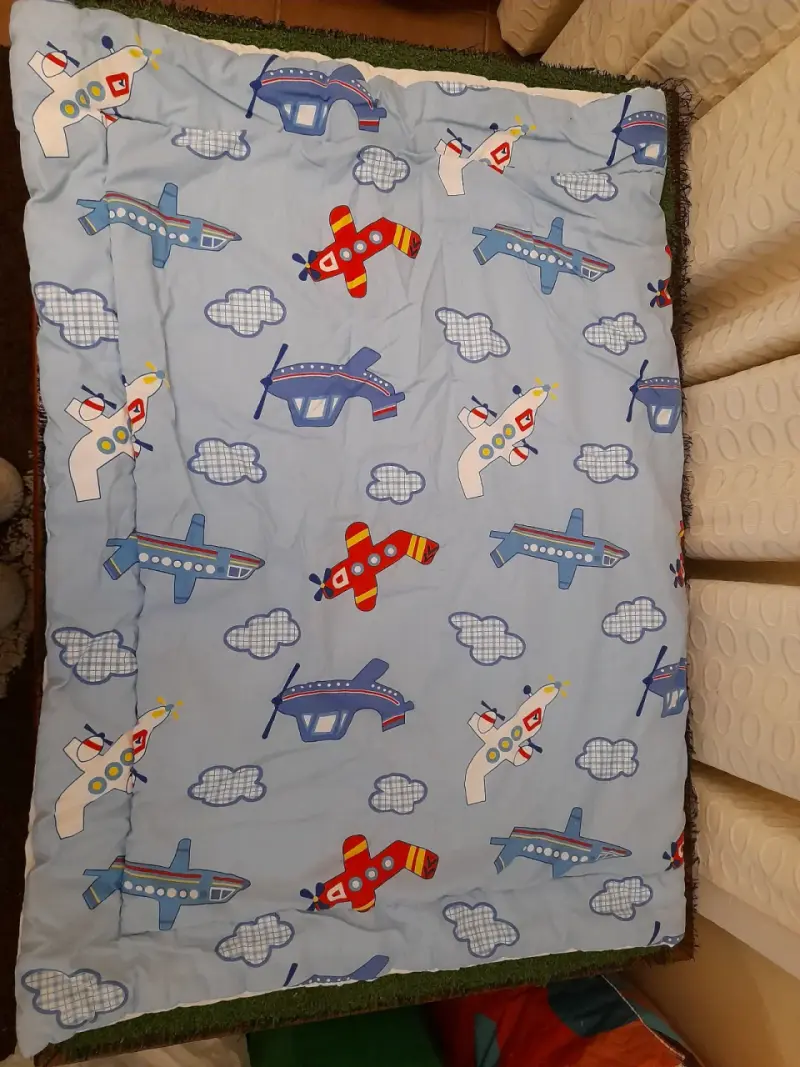 Cobertor infantil para cuna con diseño de aviones - 1