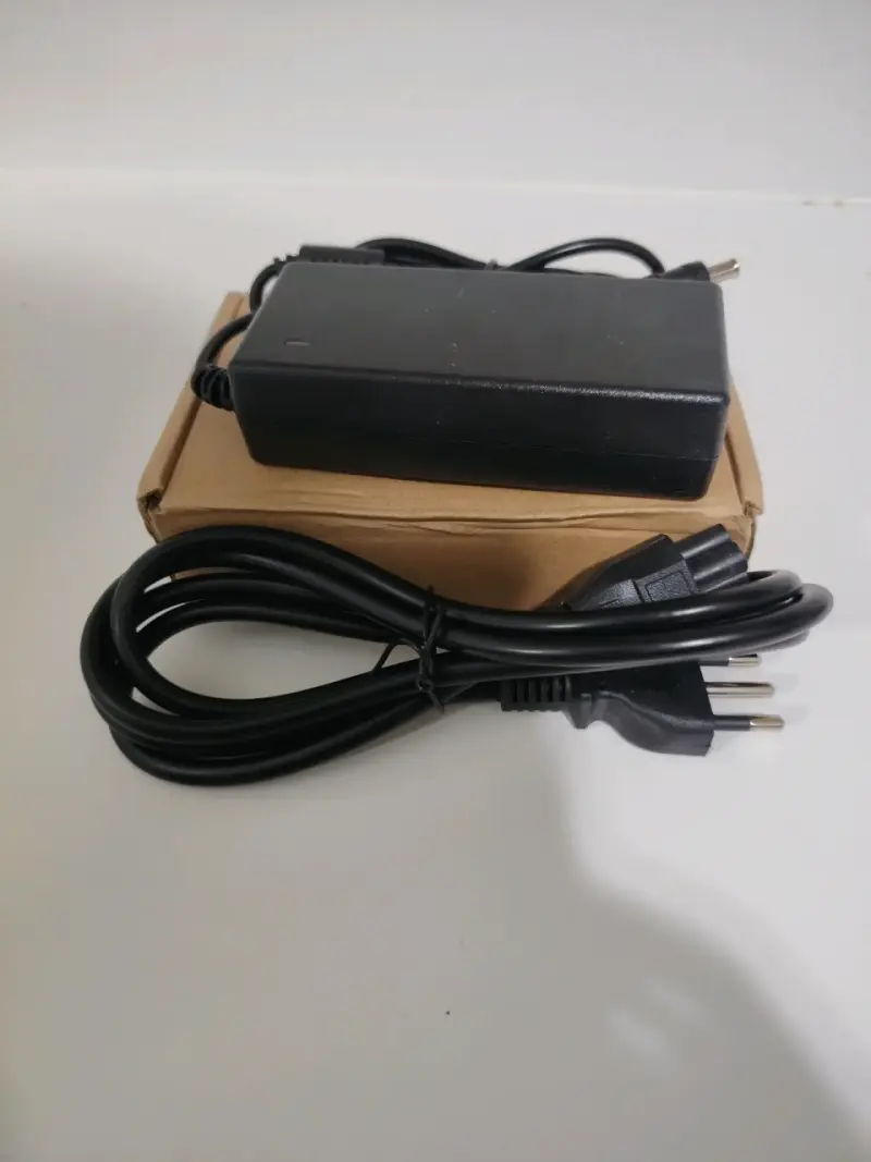 Cargador de Notebook Samsung con cable - 1