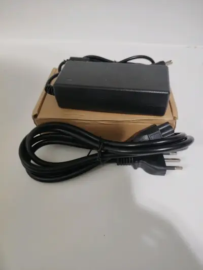 Cargador de Notebook Samsung con cable - miniatura 1