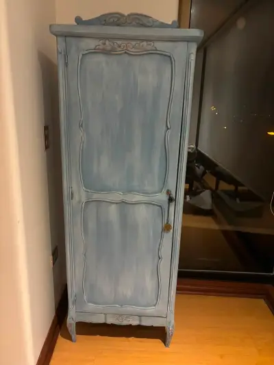 Armario vintage de madera azul - miniatura 1
