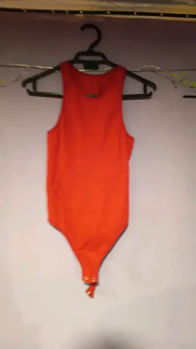 Body rojo sin mangas para mujer - miniatura 1