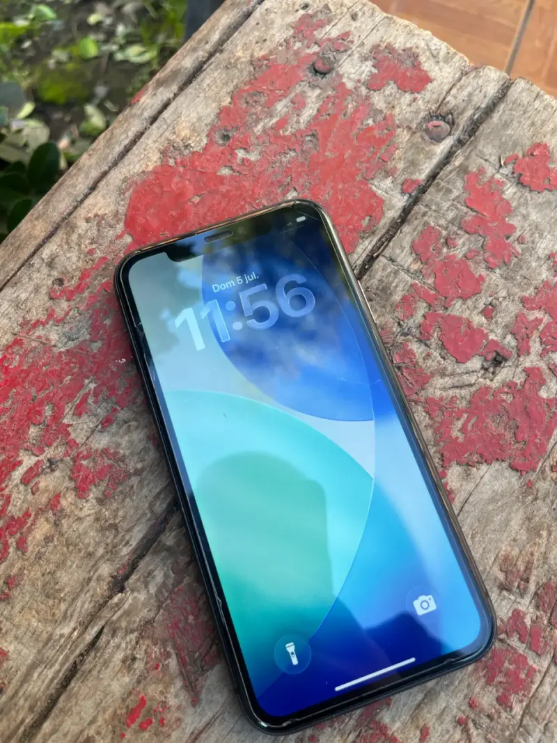 iPhone 11 128 gb detalles estéticos batería 72% - 1