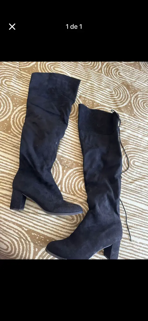 Botas negras de gamuza hasta la rodilla