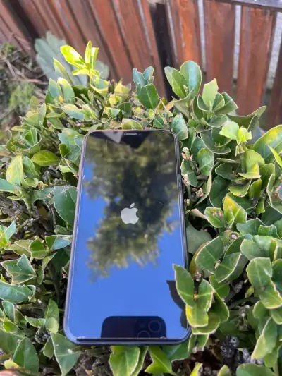 iPhone 11 128 gb detalles estéticos batería 72% - miniatura 4