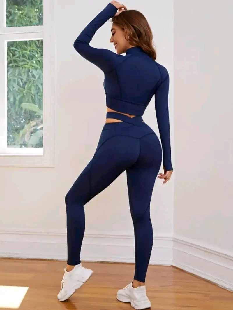 Conjunto deportivo azul marino para mujer - 3