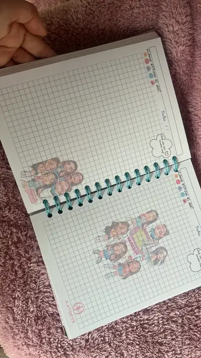 Cuaderno Katseye con diseño holográfico - miniatura 3