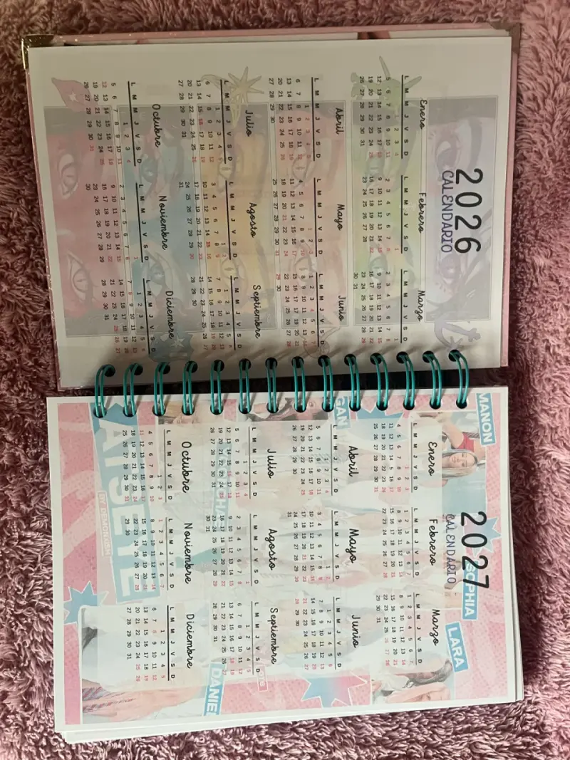 Cuaderno Katseye con diseño holográfico - 4