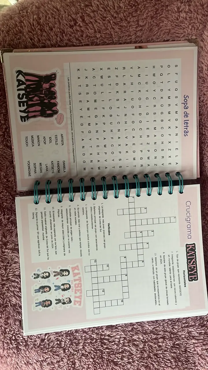 Cuaderno Katseye con diseño holográfico - 5