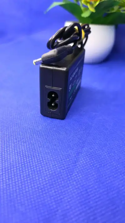 Adaptador 5V 2A punta amarilla - miniatura 4