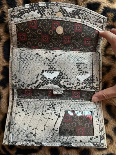 Cartera de mano/Billetera espaciosa The Sak - miniatura 4