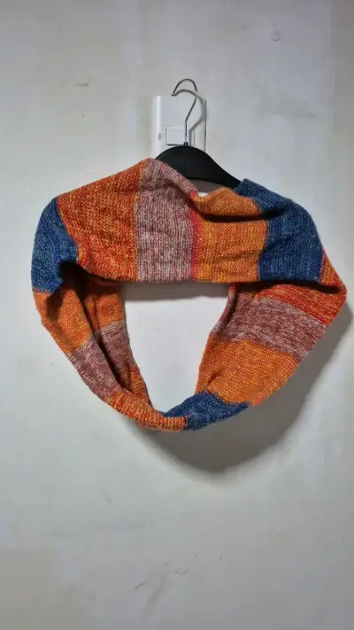 Bufanda de lana multicolor tejida a mano - miniatura 3