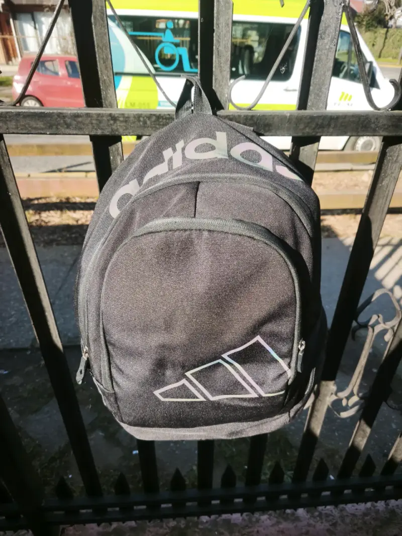 Mochila Adidas negra deportiva - 1