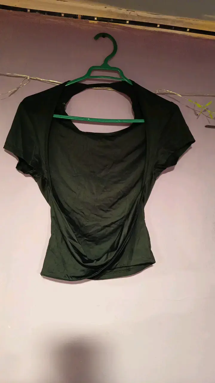 Polera negra básica para mujer - 2