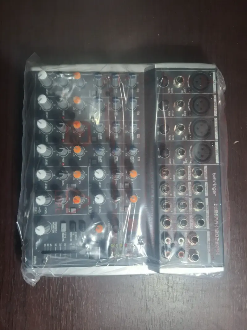 Mezclador Behringer Xenyx 1202SFX con USB - 3