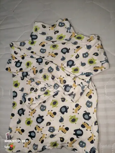 Pijama infantil con estampado de animales - miniatura 1