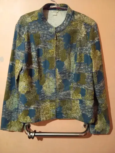 Chaqueta estampada de mujer en tonos verdes y azules - miniatura 1