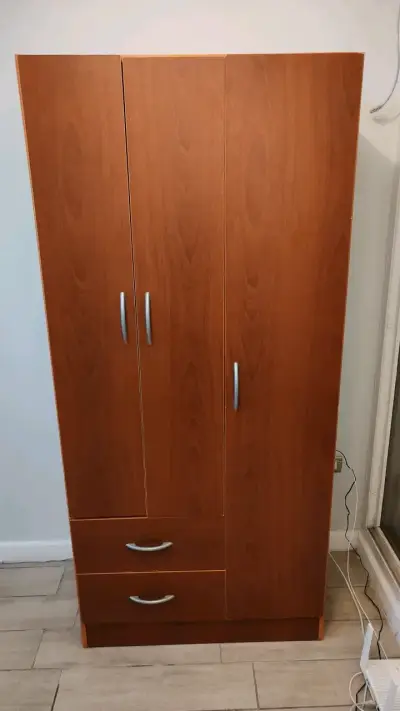 Armario de madera con puertas y cajones - miniatura 2