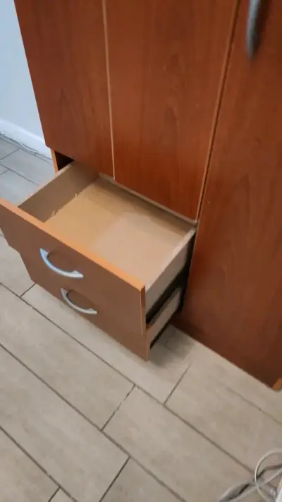 Armario de madera con puertas y cajones - miniatura 4