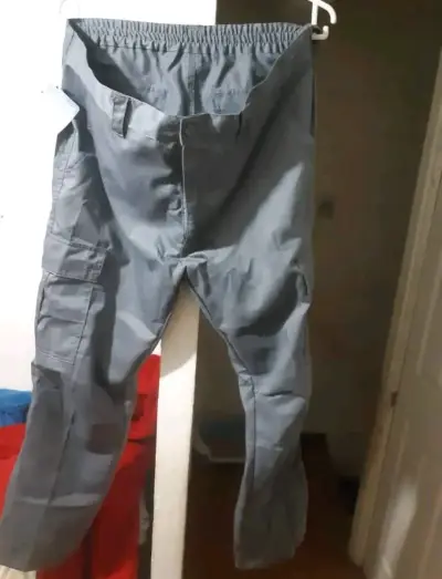 Pantalones cargo gris para hombre multiuso - miniatura 1