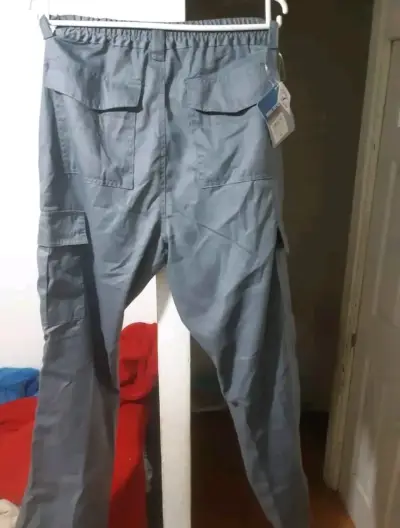 Pantalones cargo gris para hombre multiuso - miniatura 2