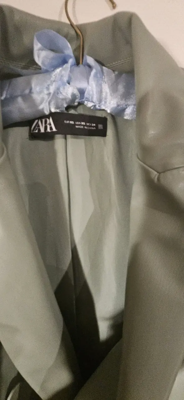 Blazer verde menta de cuero sintético Zara - 5
