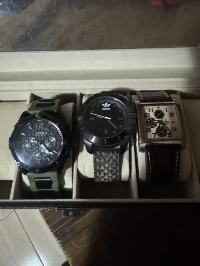Reloj Guess cronógrafo, festina y Adidas - 6