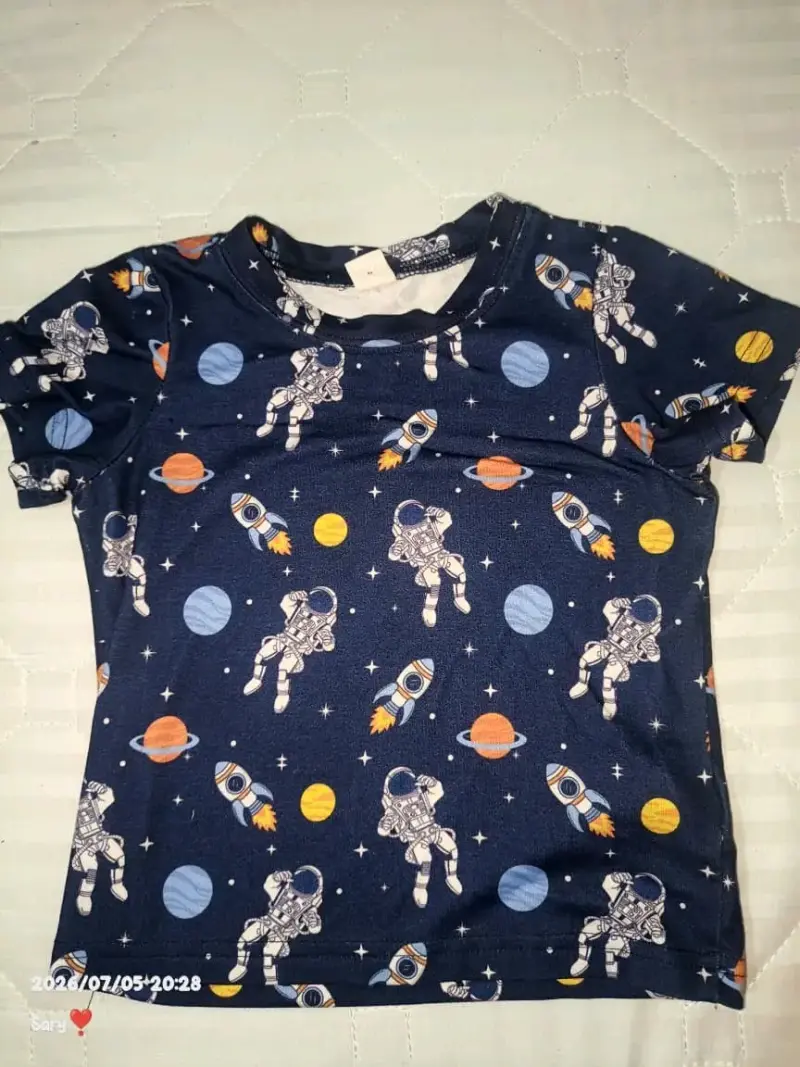 Polera infantil con diseño de astronautas - 2