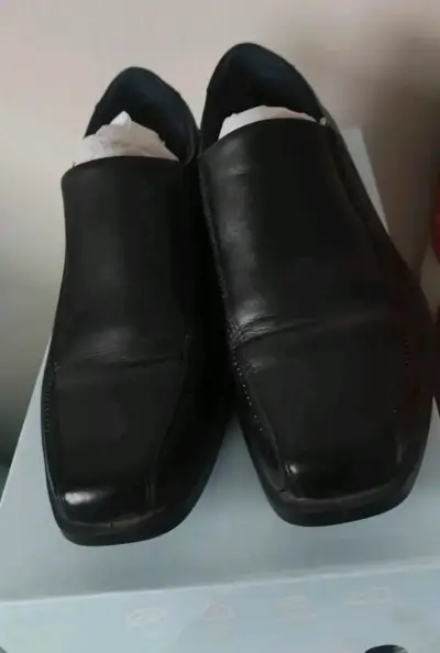 Zapatos formales de cuero negro para hombre - miniatura 1