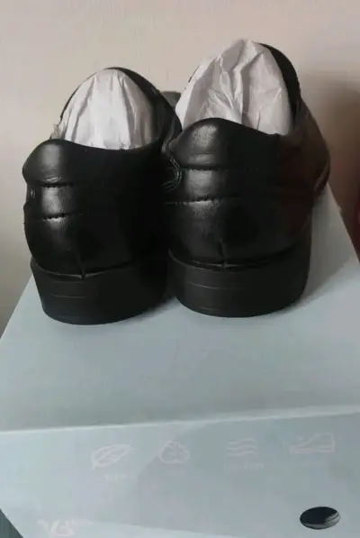 Zapatos formales de cuero negro para hombre - miniatura 2