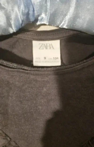 Infantil Polera negra con volantes Zara - miniatura 2