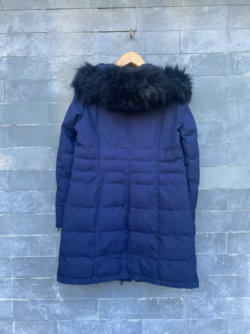 Parka azul con capucha de pelo sintético - 6