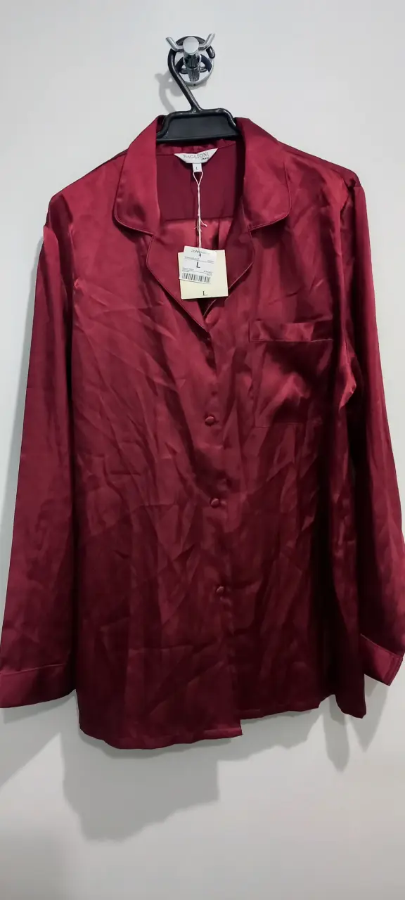 Blusa morada con detalles de encaje - 3