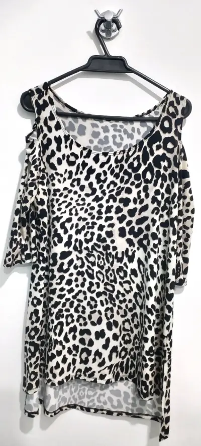 Blusa morada con detalles de encaje - miniatura 5