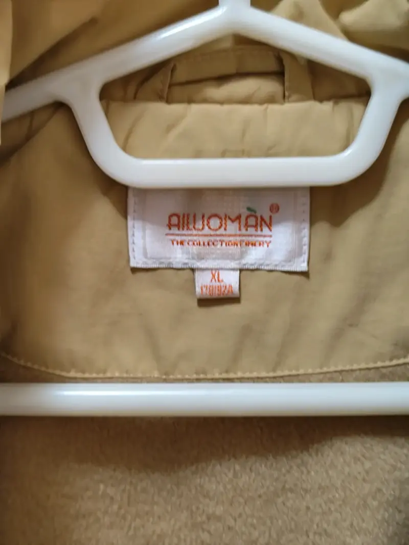 Chaqueta beige con cierre y logo - 3
