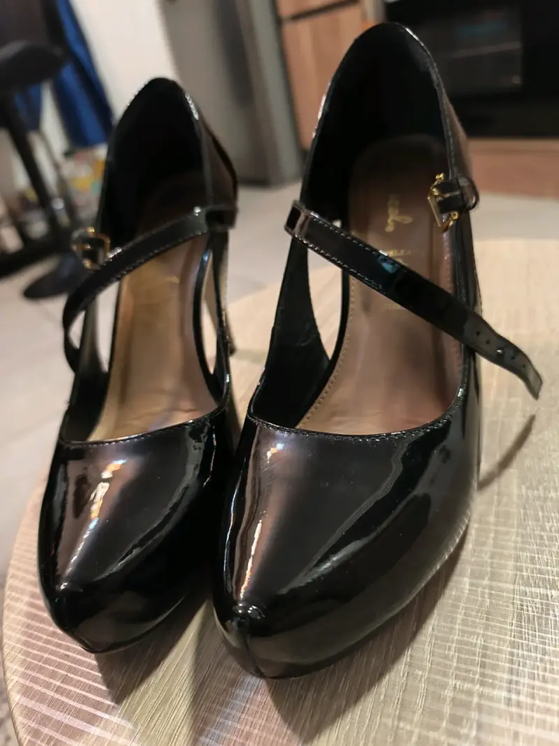 Zapatos de tacón negros con correa - 2