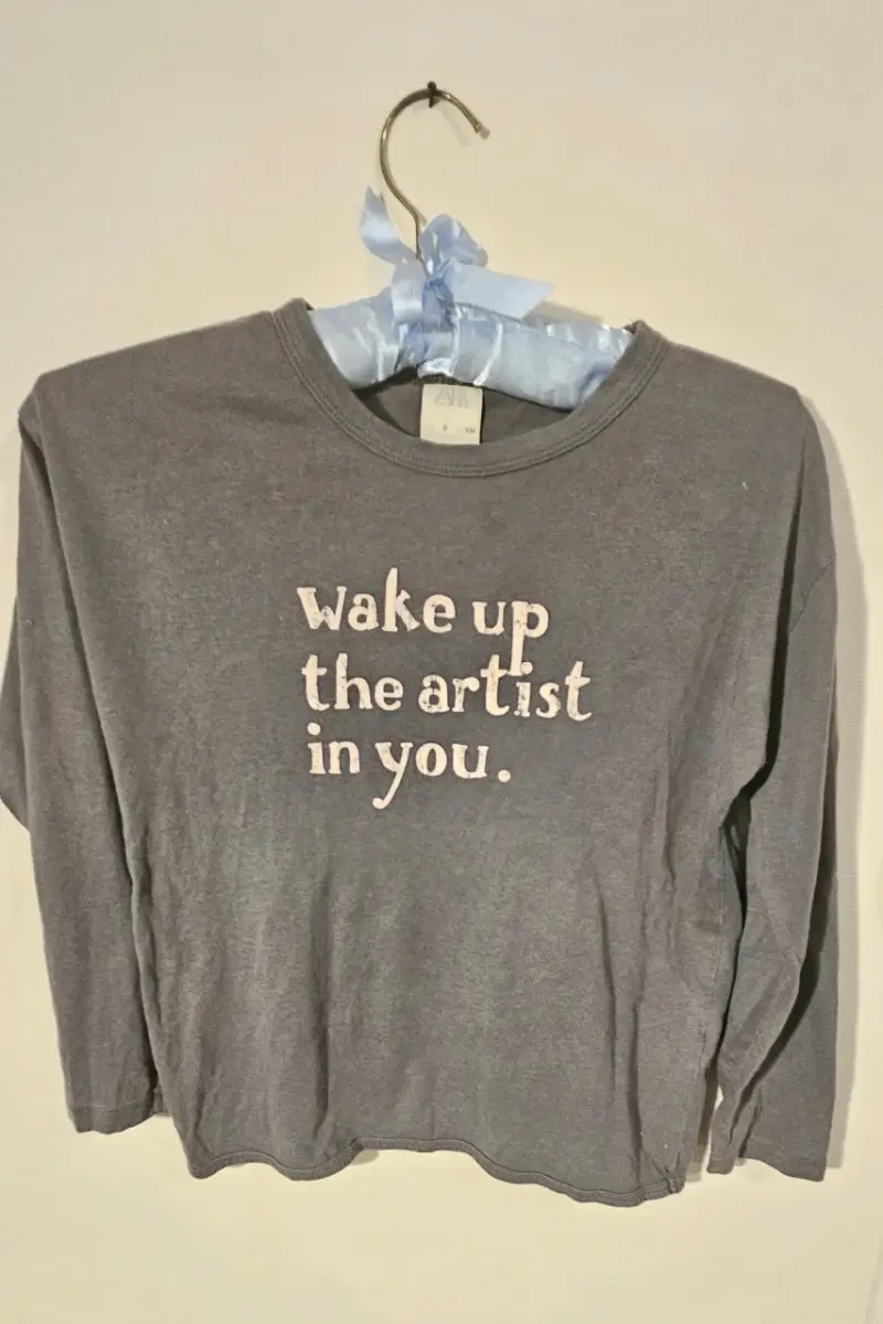 Infantil Polera gris con mensaje artístico Zara - 1