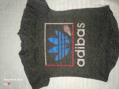 Polera Adidas gris con logo - miniatura 1