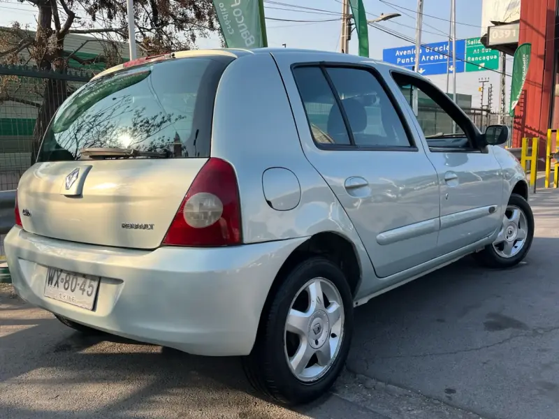 Renault Clio Privilege 1.6 año 2007 - 3