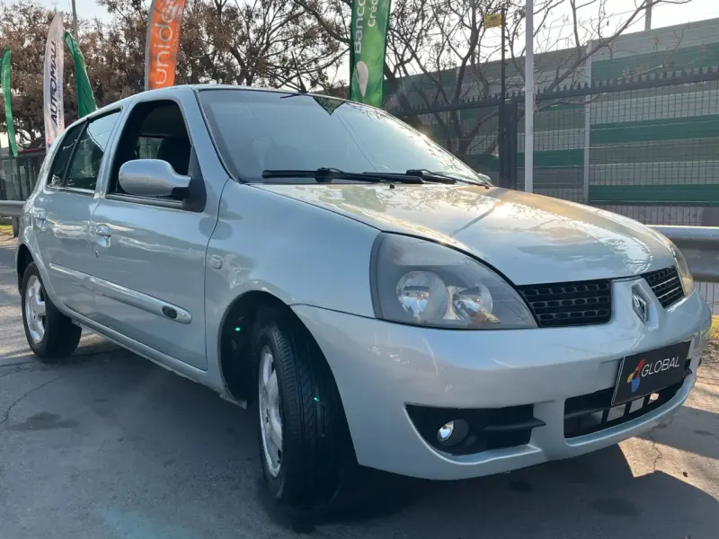 Renault Clio Privilege 1.6 año 2007 - 4