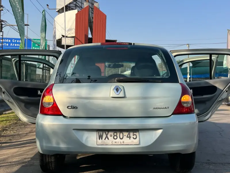 Renault Clio Privilege 1.6 año 2007 - 5
