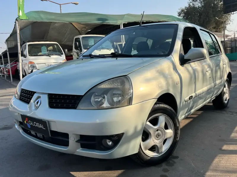 Renault Clio Privilege 1.6 año 2007 - 7