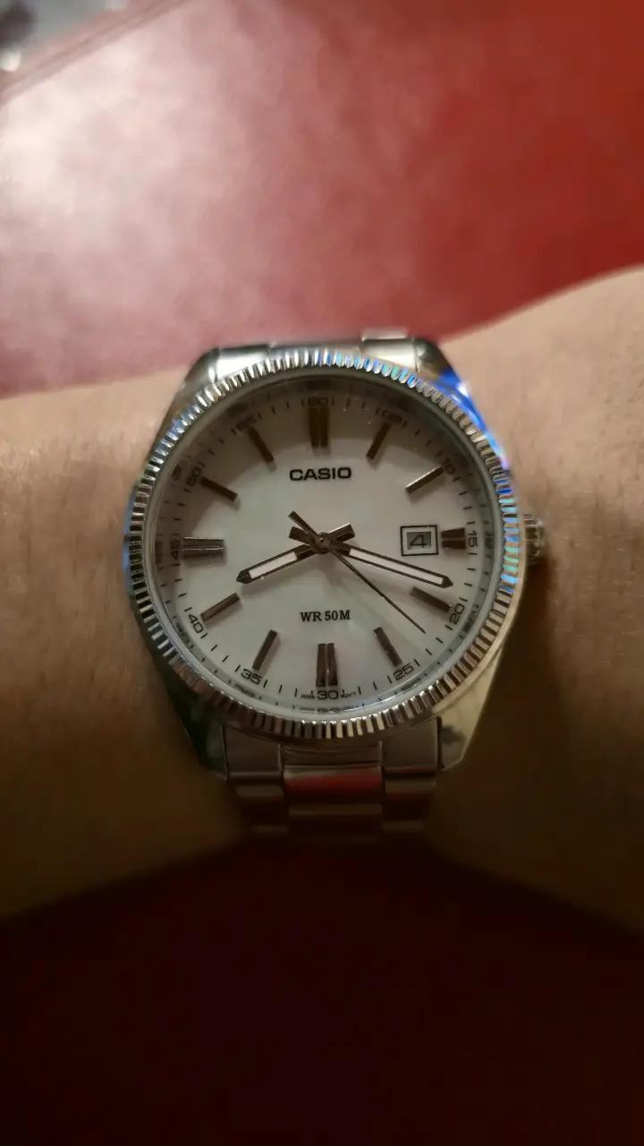 Casio MTP-1302 Bisel Estriado Estilo Datejust - 1