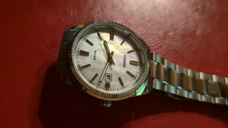 Casio MTP-1302 Bisel Estriado Estilo Datejust - 2
