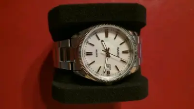 Casio MTP-1302 Bisel Estriado Estilo Datejust - miniatura 3