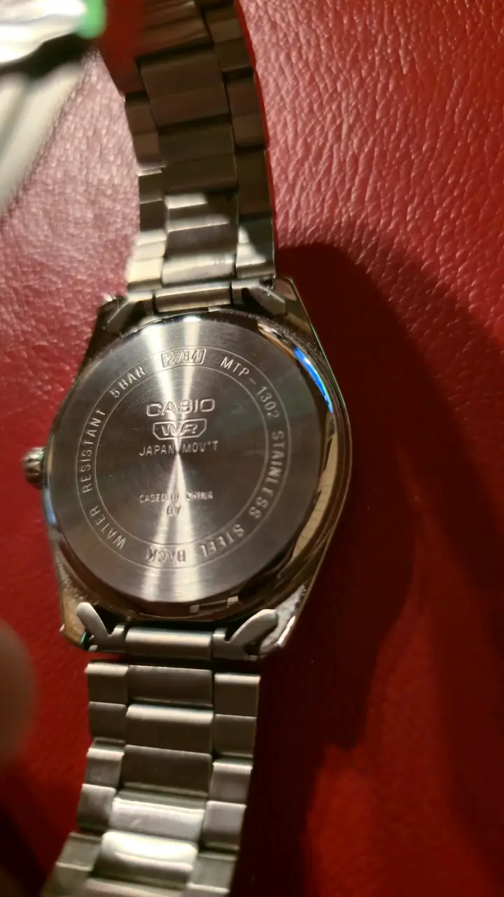 Casio MTP-1302 Bisel Estriado Estilo Datejust - 4