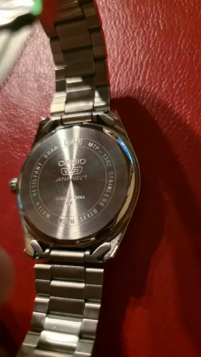 Casio MTP-1302 Bisel Estriado Estilo Datejust - miniatura 4