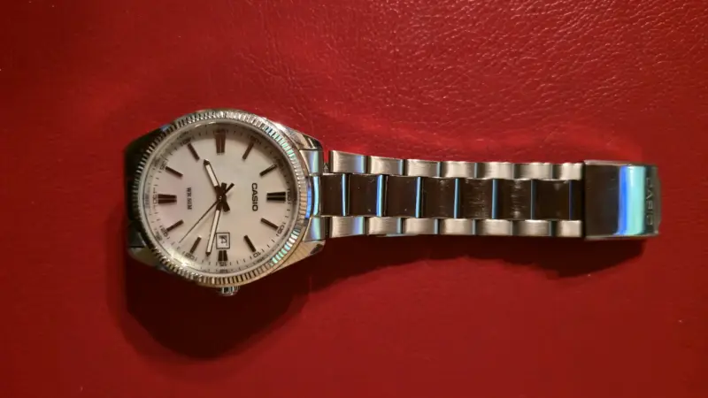 Casio MTP-1302 Bisel Estriado Estilo Datejust - 5